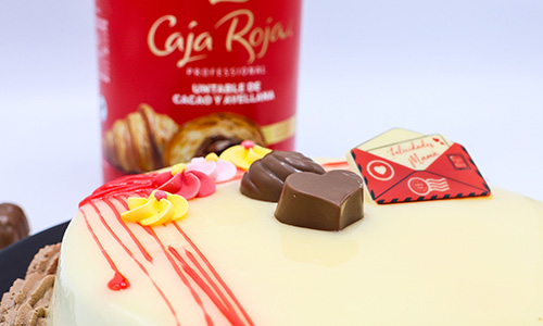 La tarta hecha con Caja Roja para el Día de la Madre